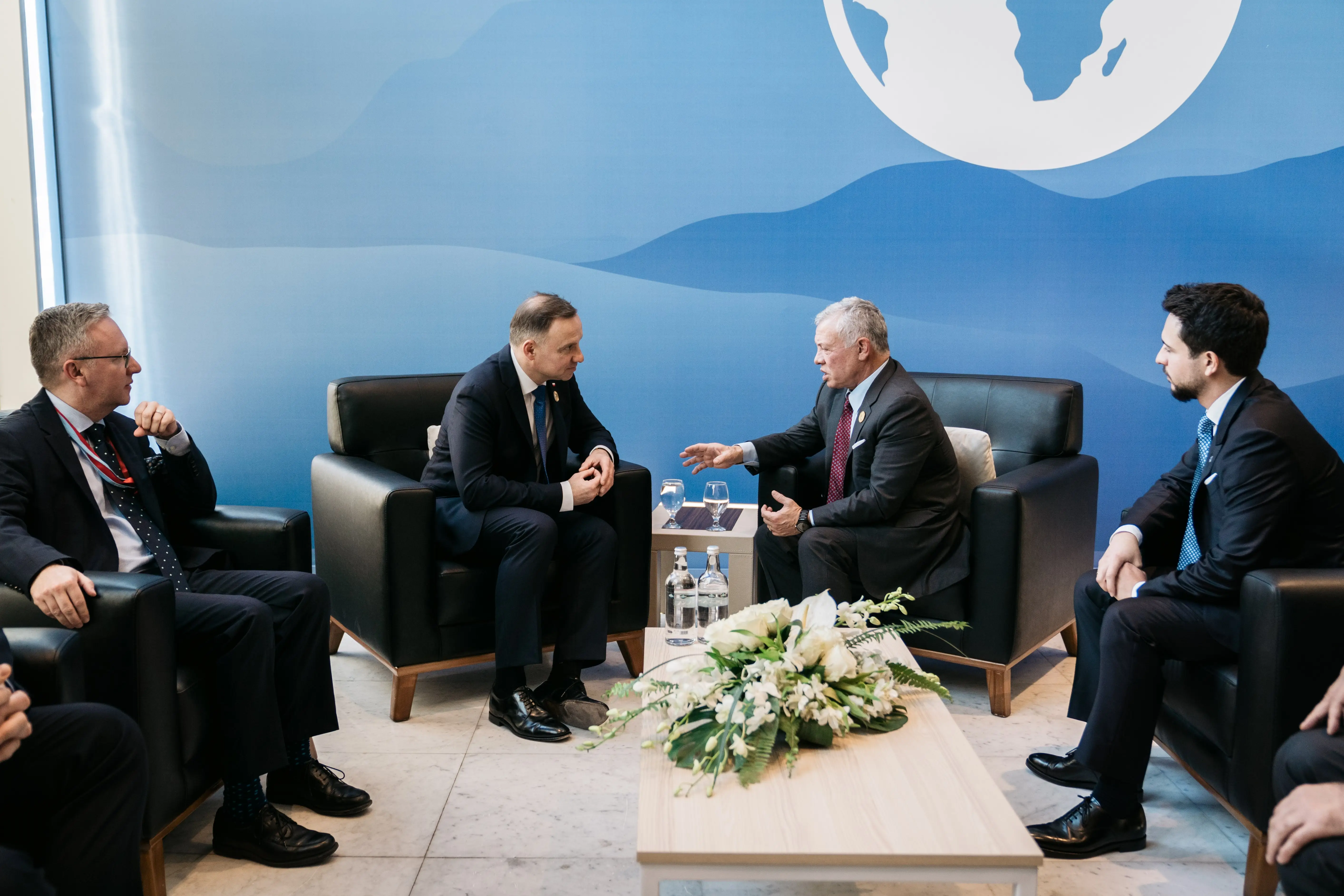 King meets heads of state, government on sidelines of COP27