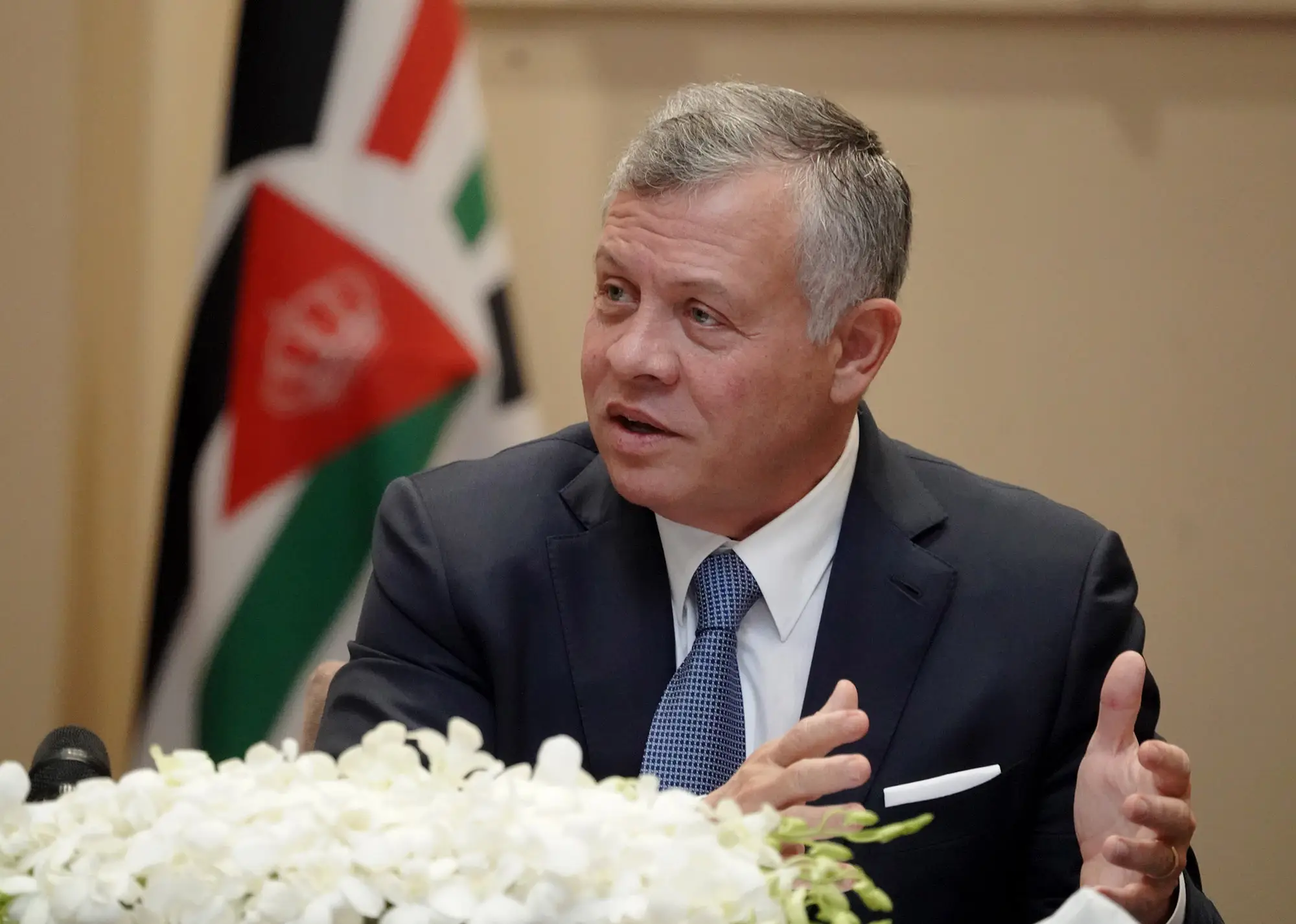 King meets political, media figures, says Jordanians unshaken by attempts to question Jordan, its institutions