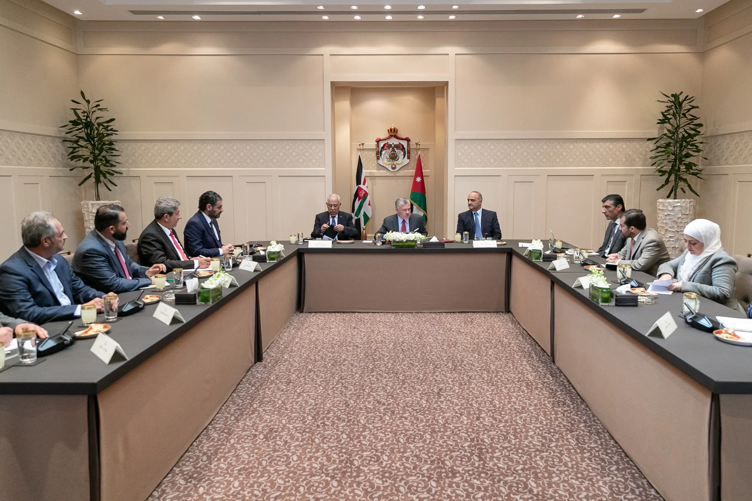 King meets private sector representatives
