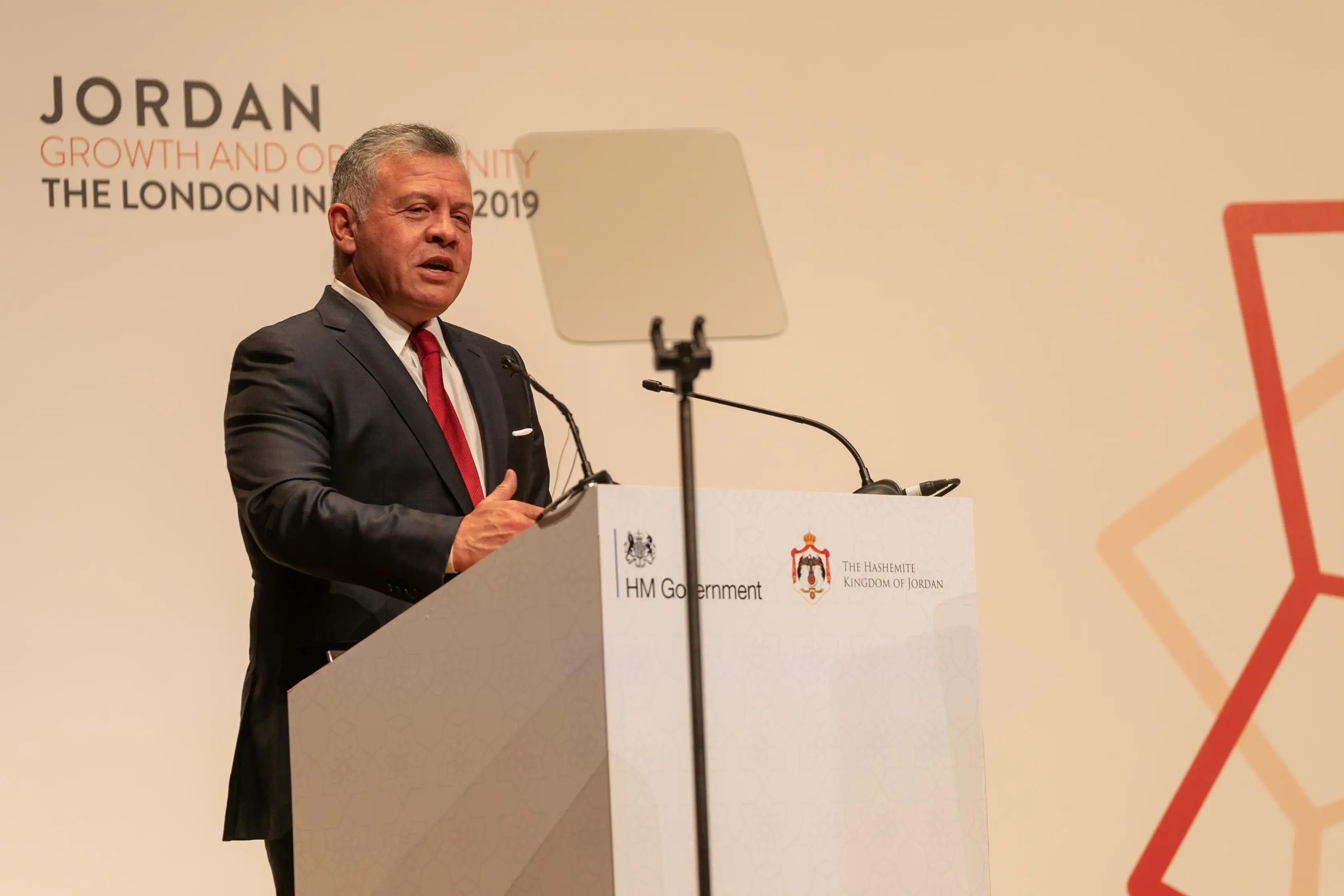 King delivers keynote speech at London Initiative Conference, urges investors to tap into opportunities offered by Jordan