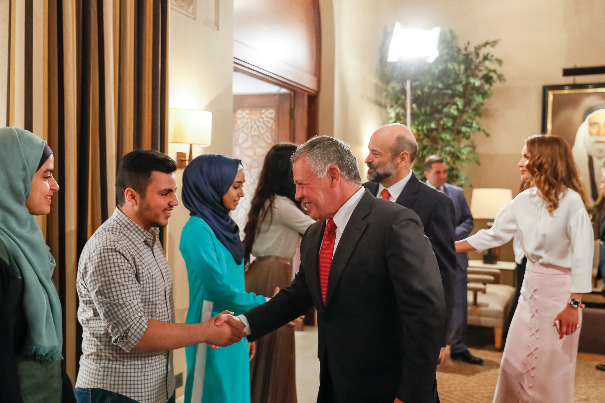King, Queen receive top Tawjihi achievers