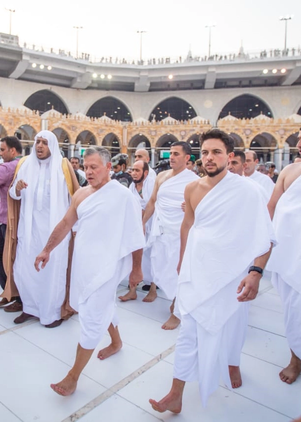 King, Crown Prince perform Umra