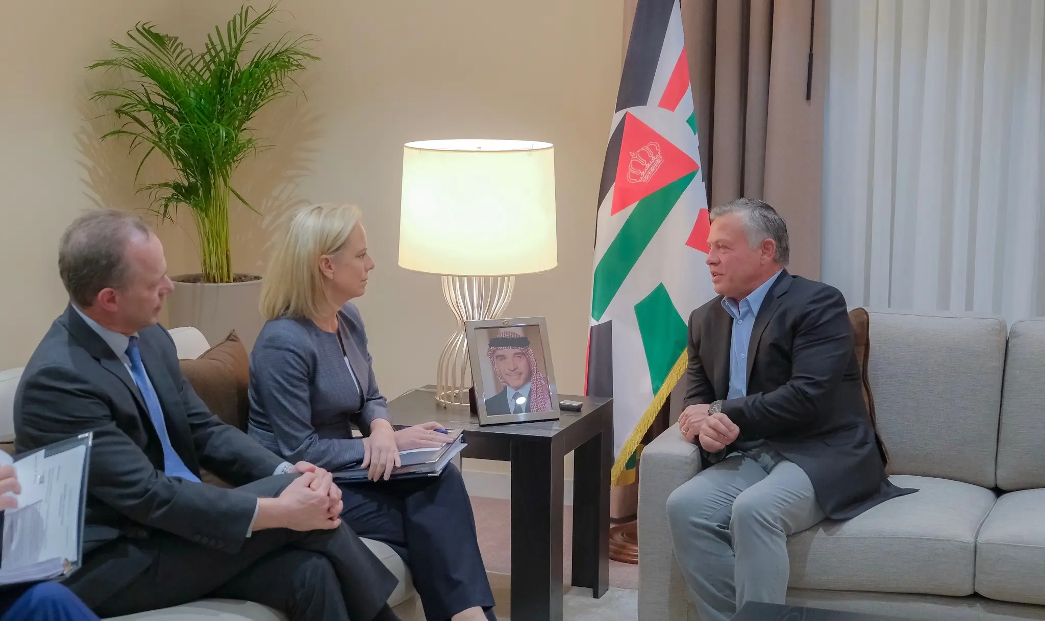 King meets heads of delegations attending Aqaba Meeting