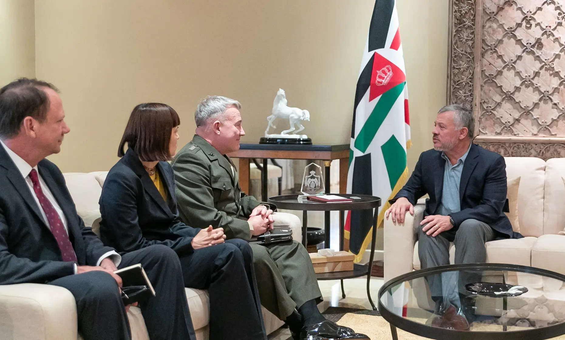 King meets Commander of US Central Command