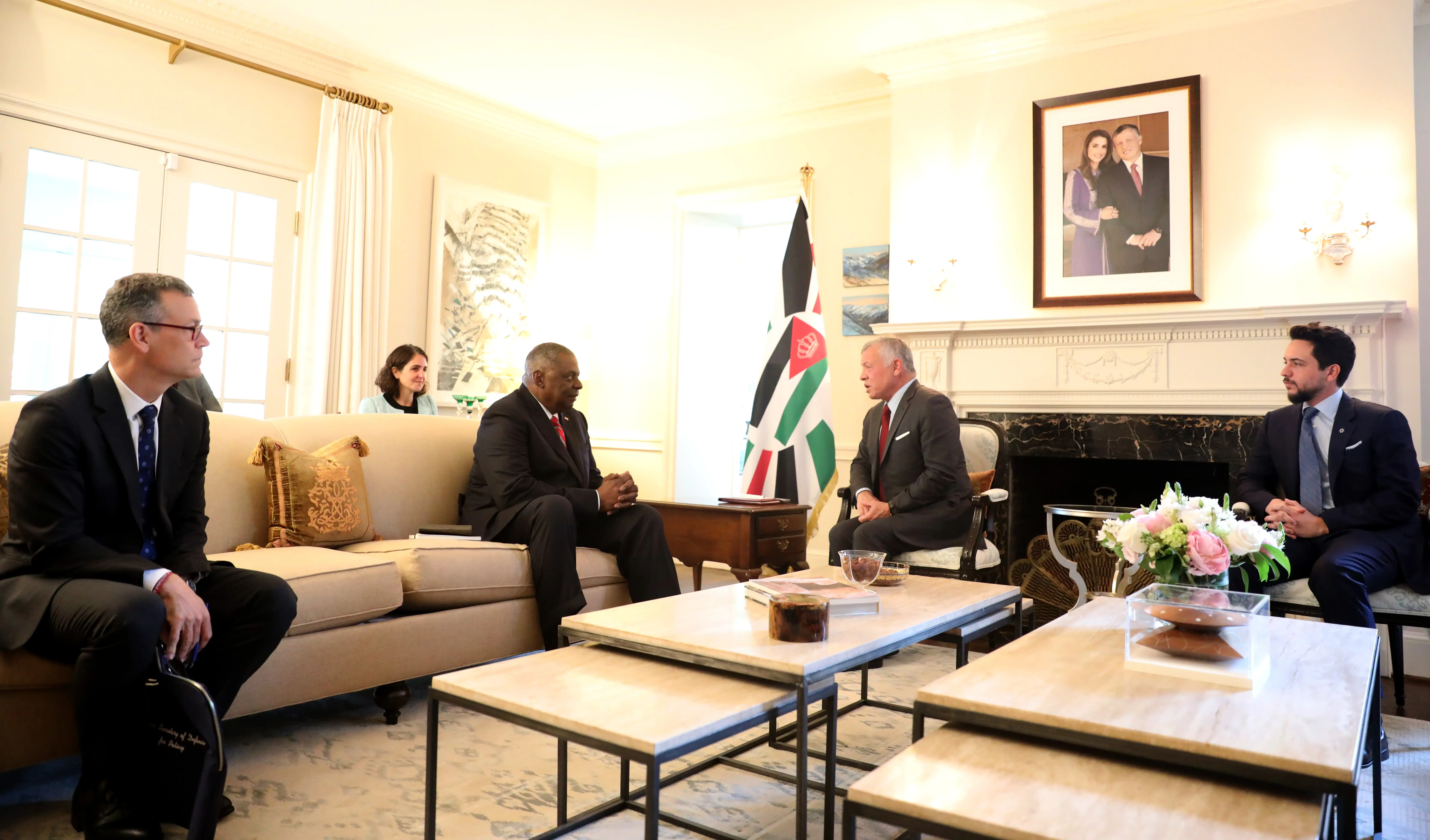 King meets US secretary of defence