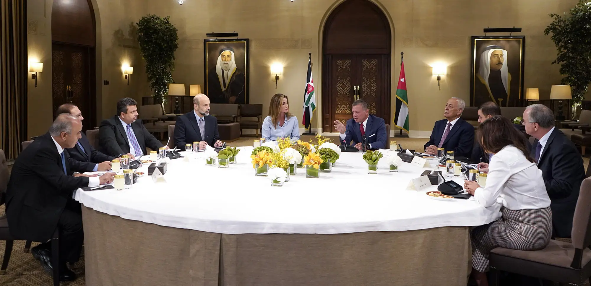 King chairs meeting to follow up on human resources strategy