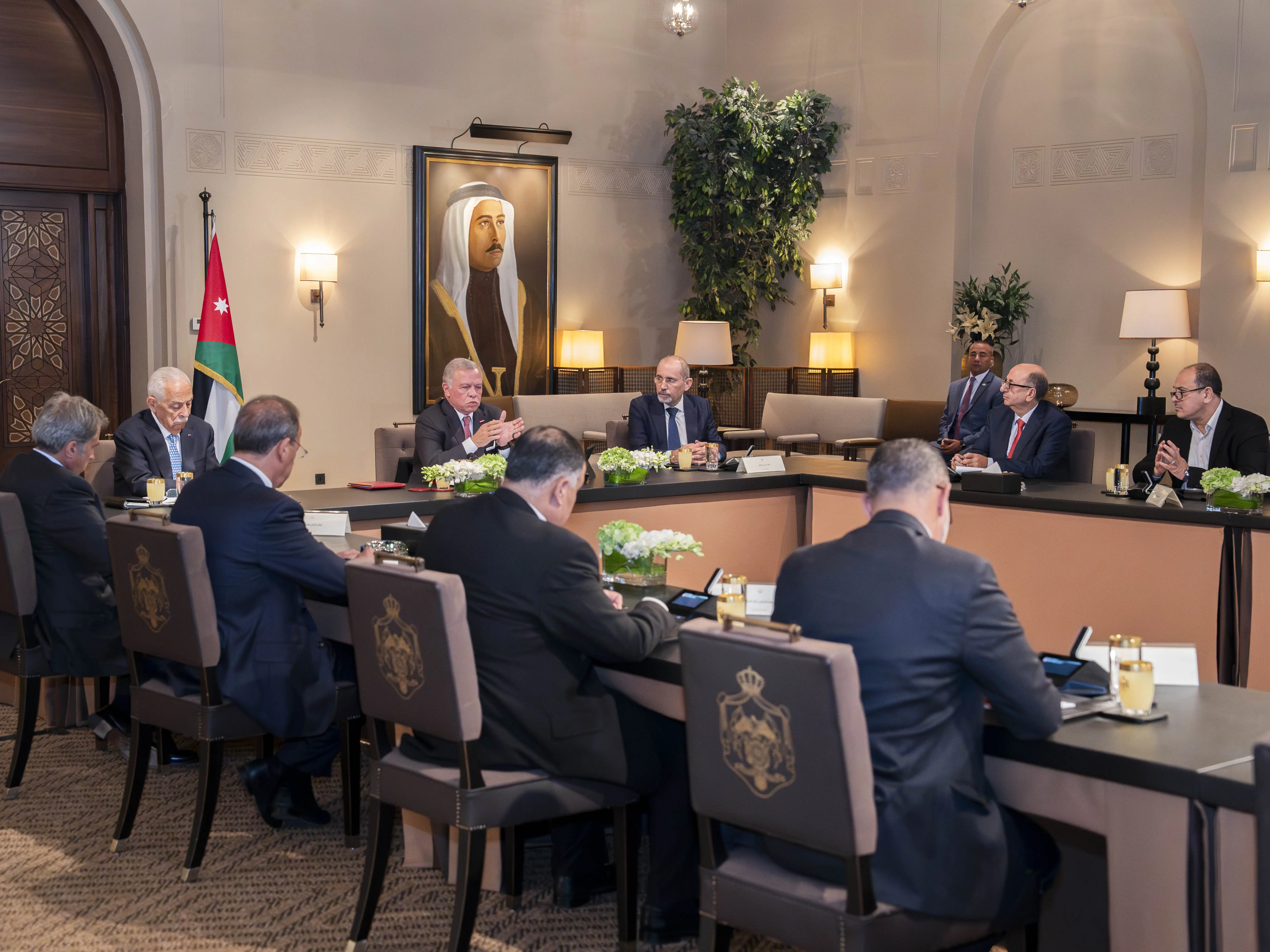 الملك لدى لقائه سياسيين وإعلاميين: التحديات الإقليمية لن تعيق مسارات التحديث