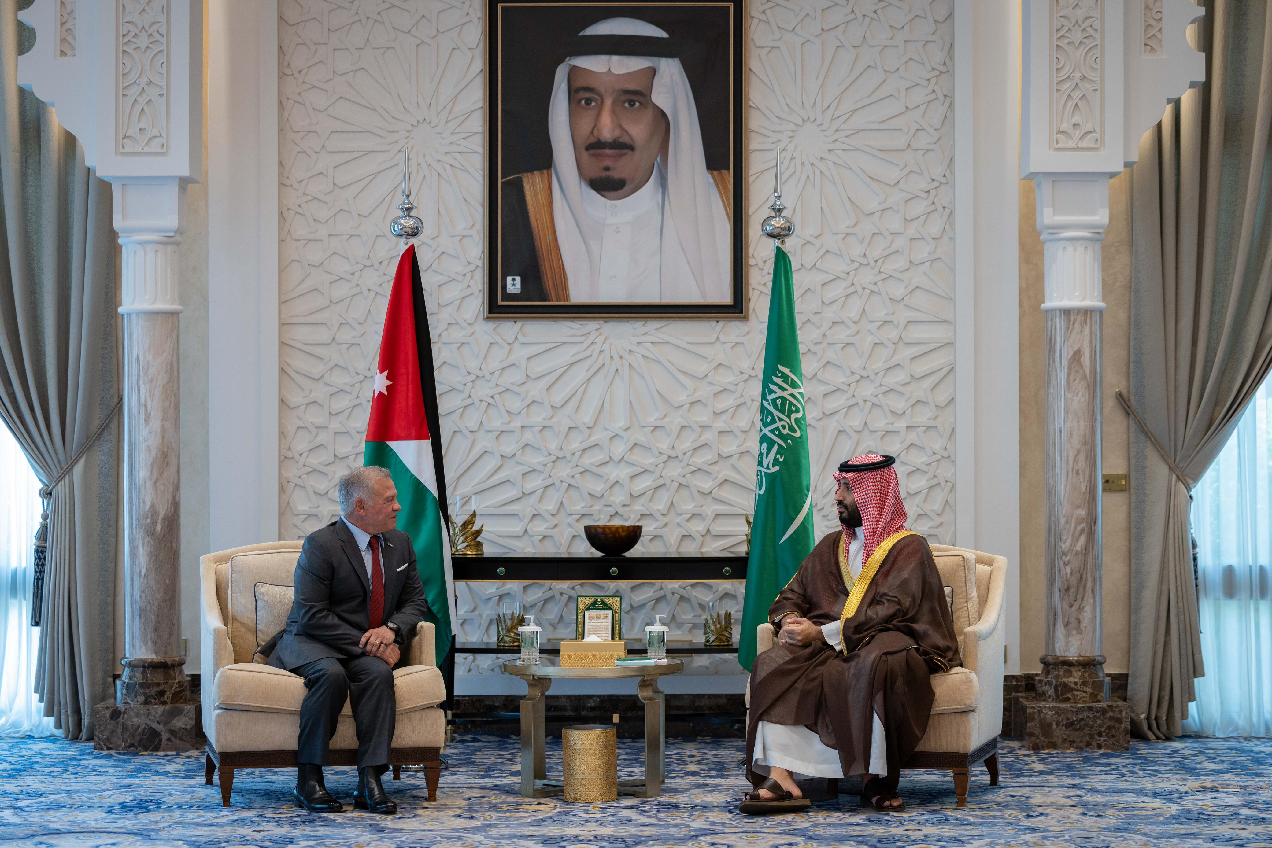 King meets with Saudi crown prince in Neom