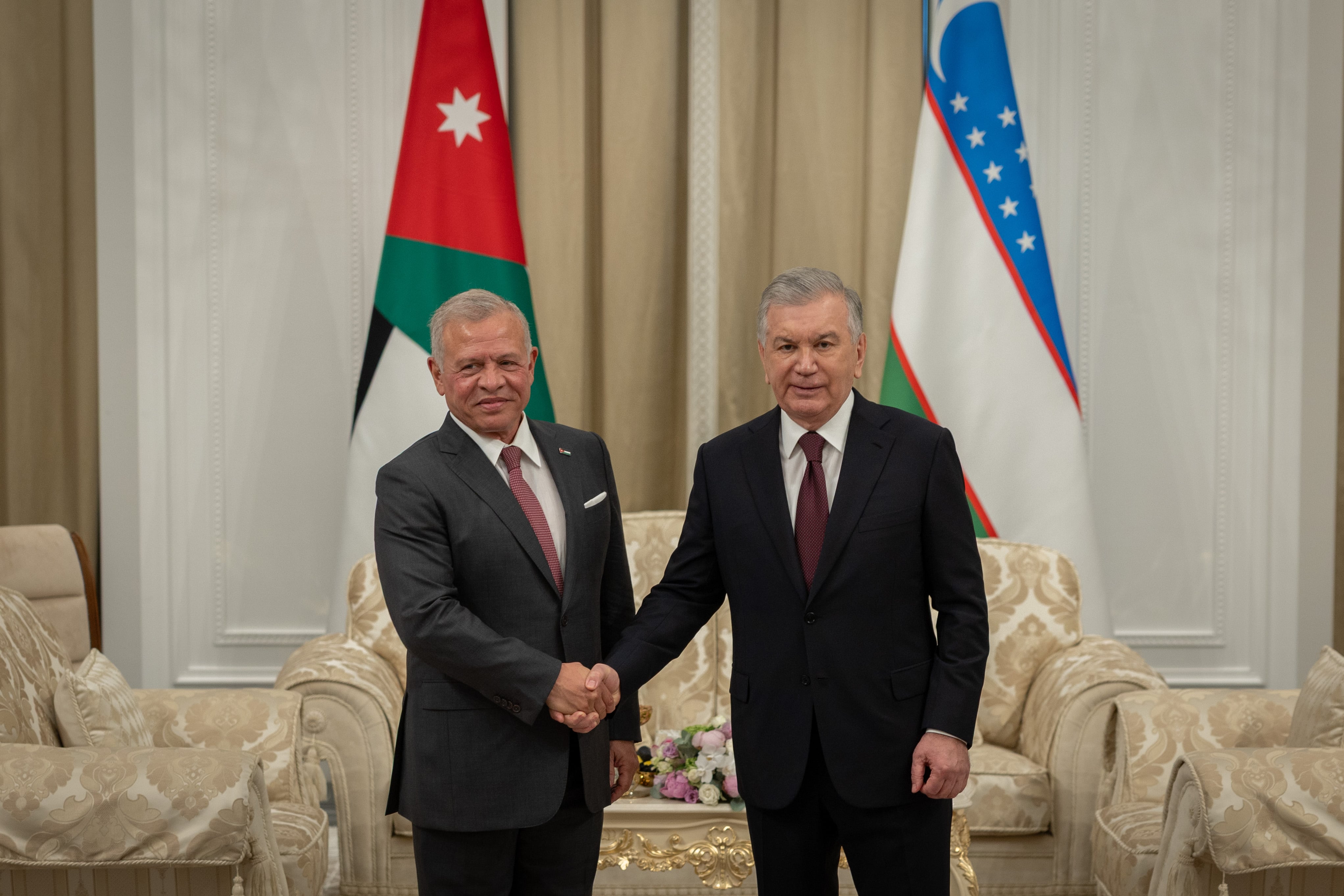 King, Uzbekistan president discuss enhancing cooperation across various fields