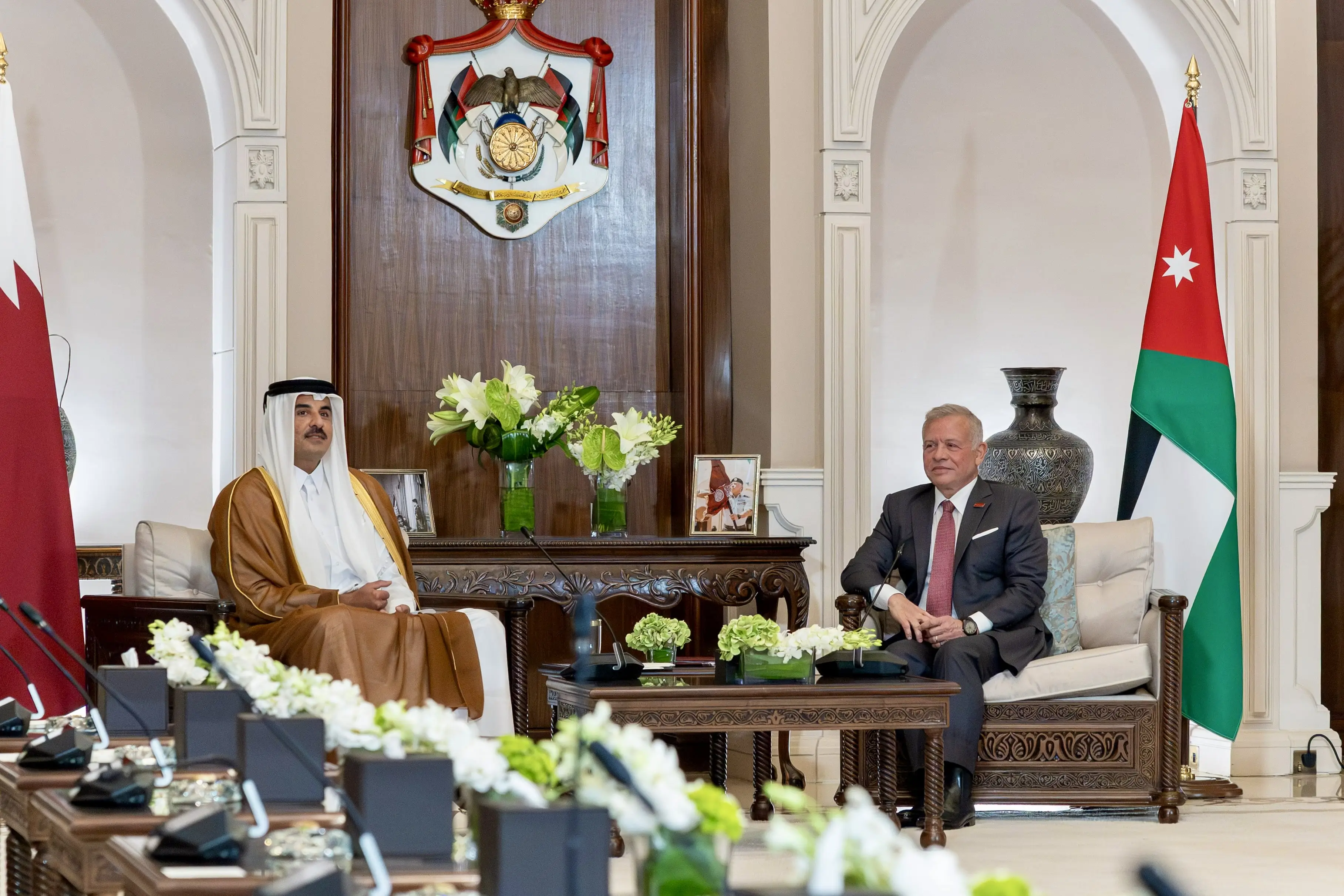 King, Qatar emir discuss deep-rooted ties, stress commitment to increasing cooperation