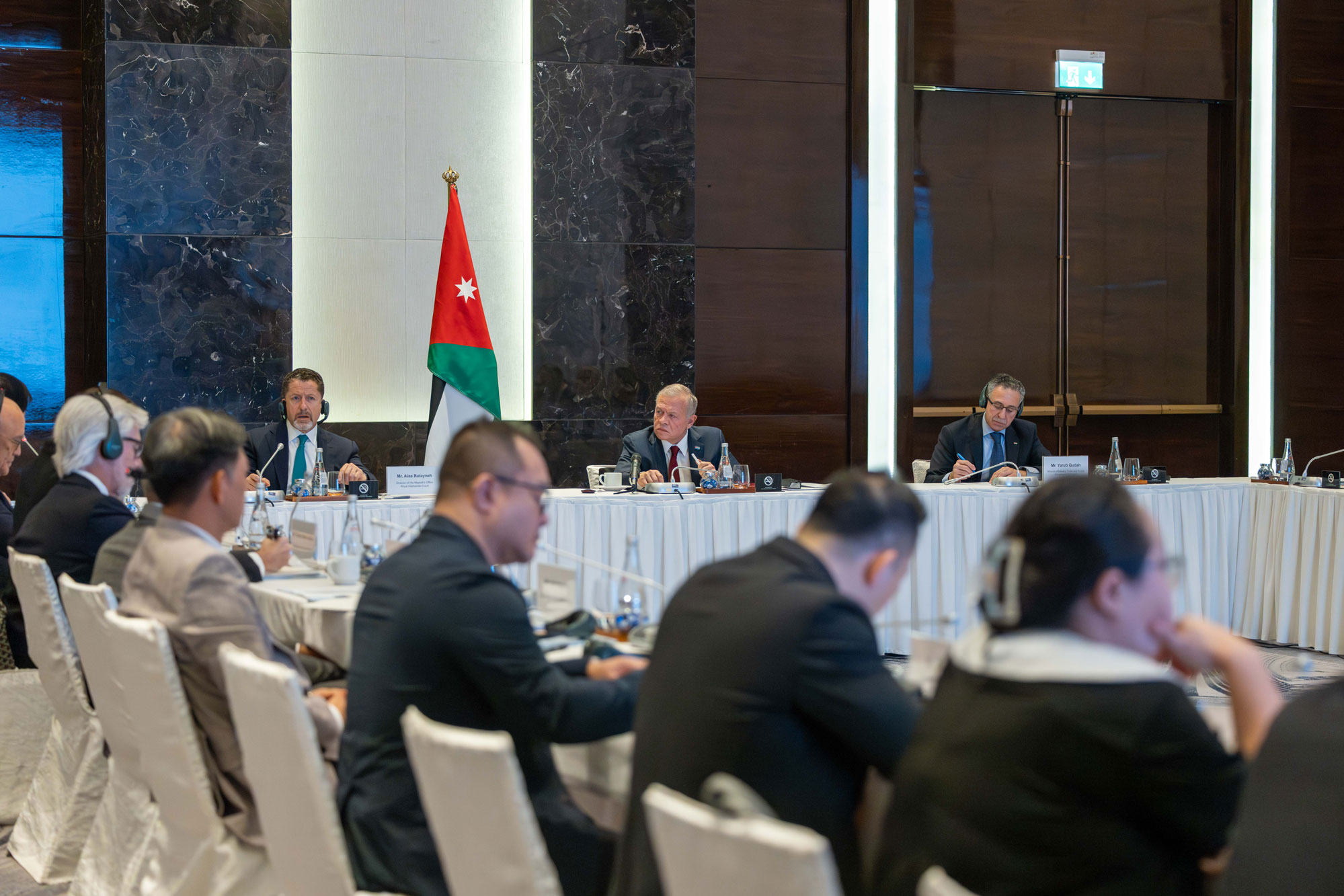 King meets representatives of leading Vietnamese textile companies