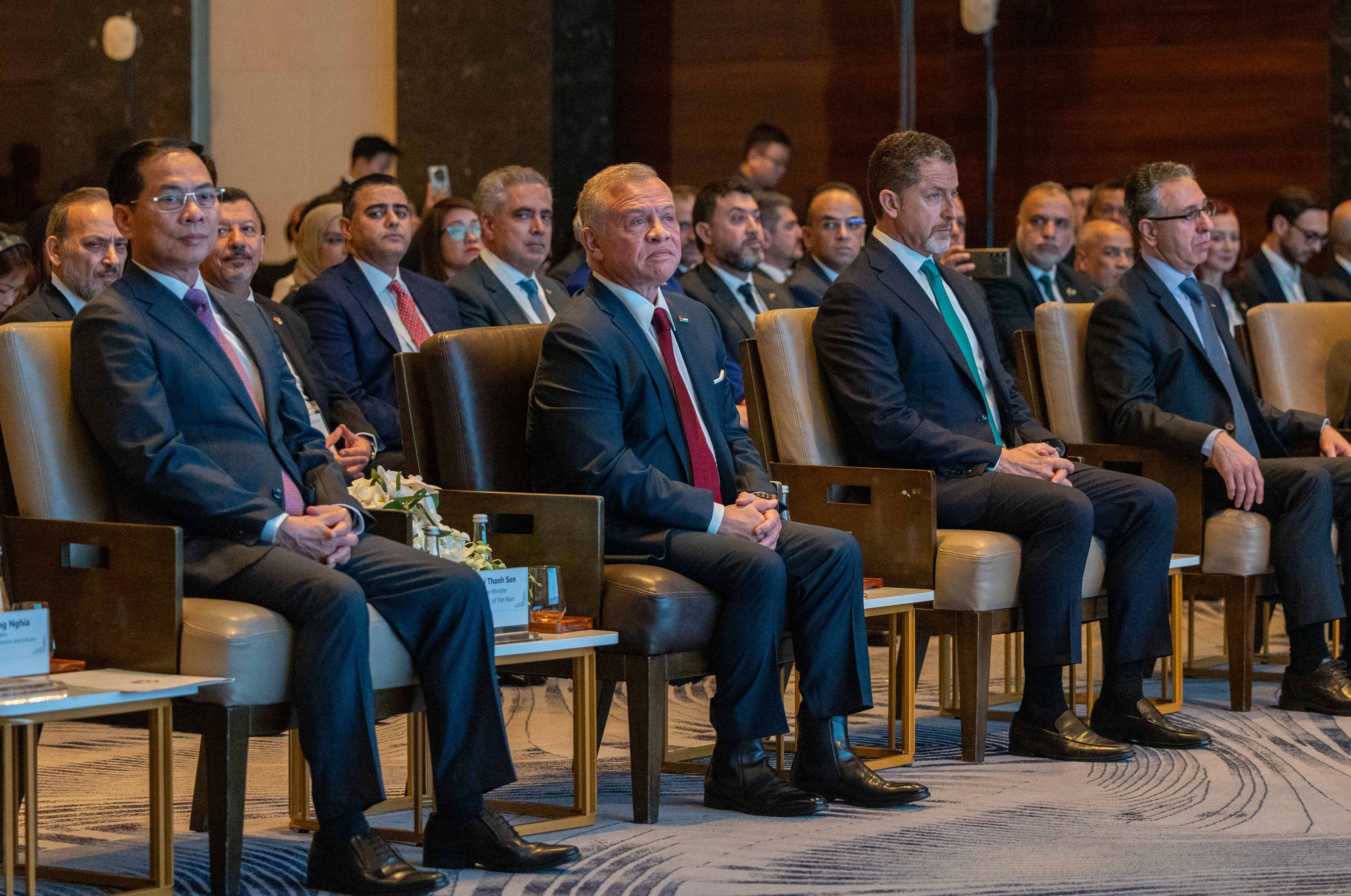 King attends opening of Vietnam-Jordan Business Forum in Hanoi
