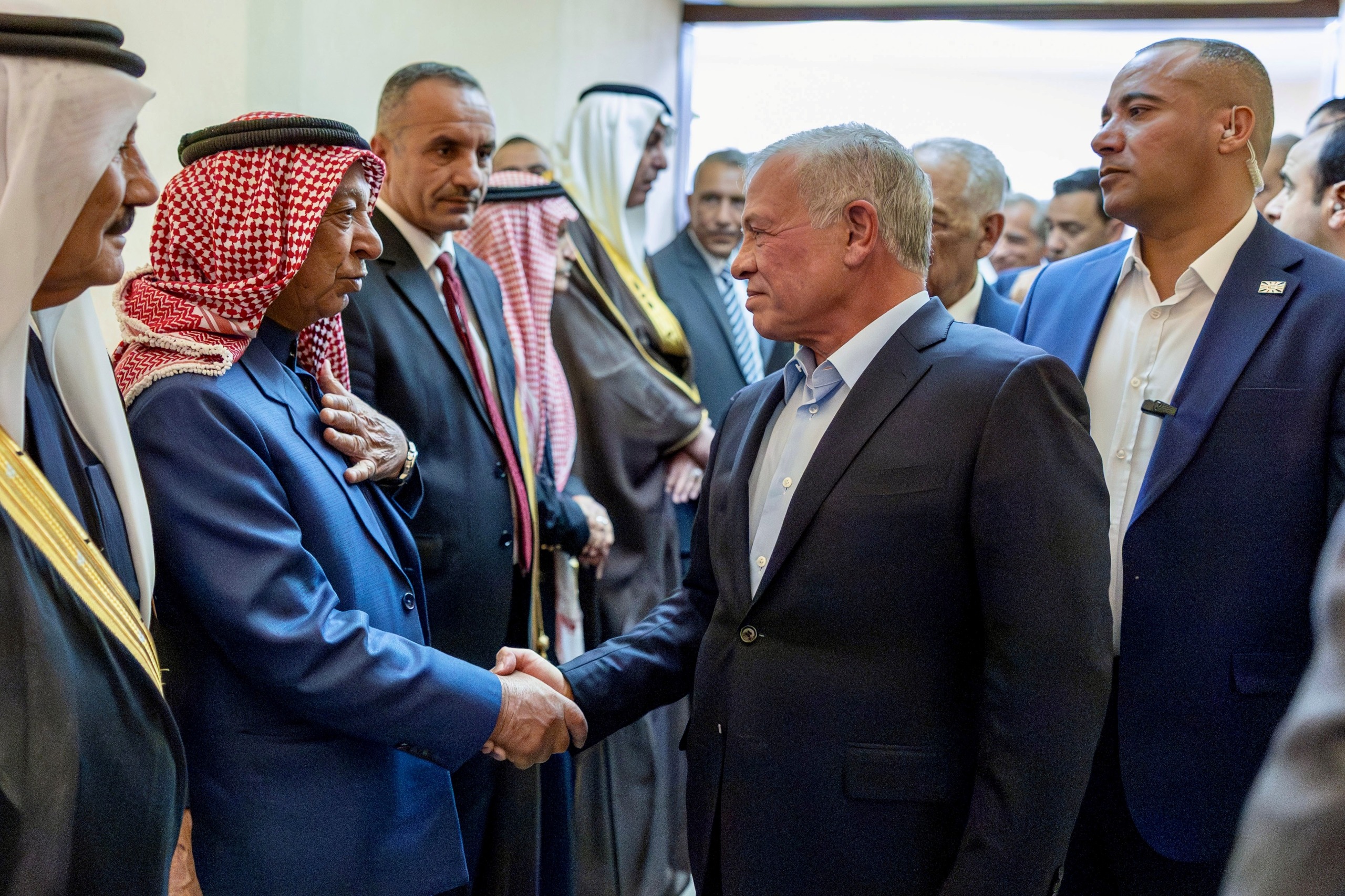 King meets with community leaders, key figures in Karak