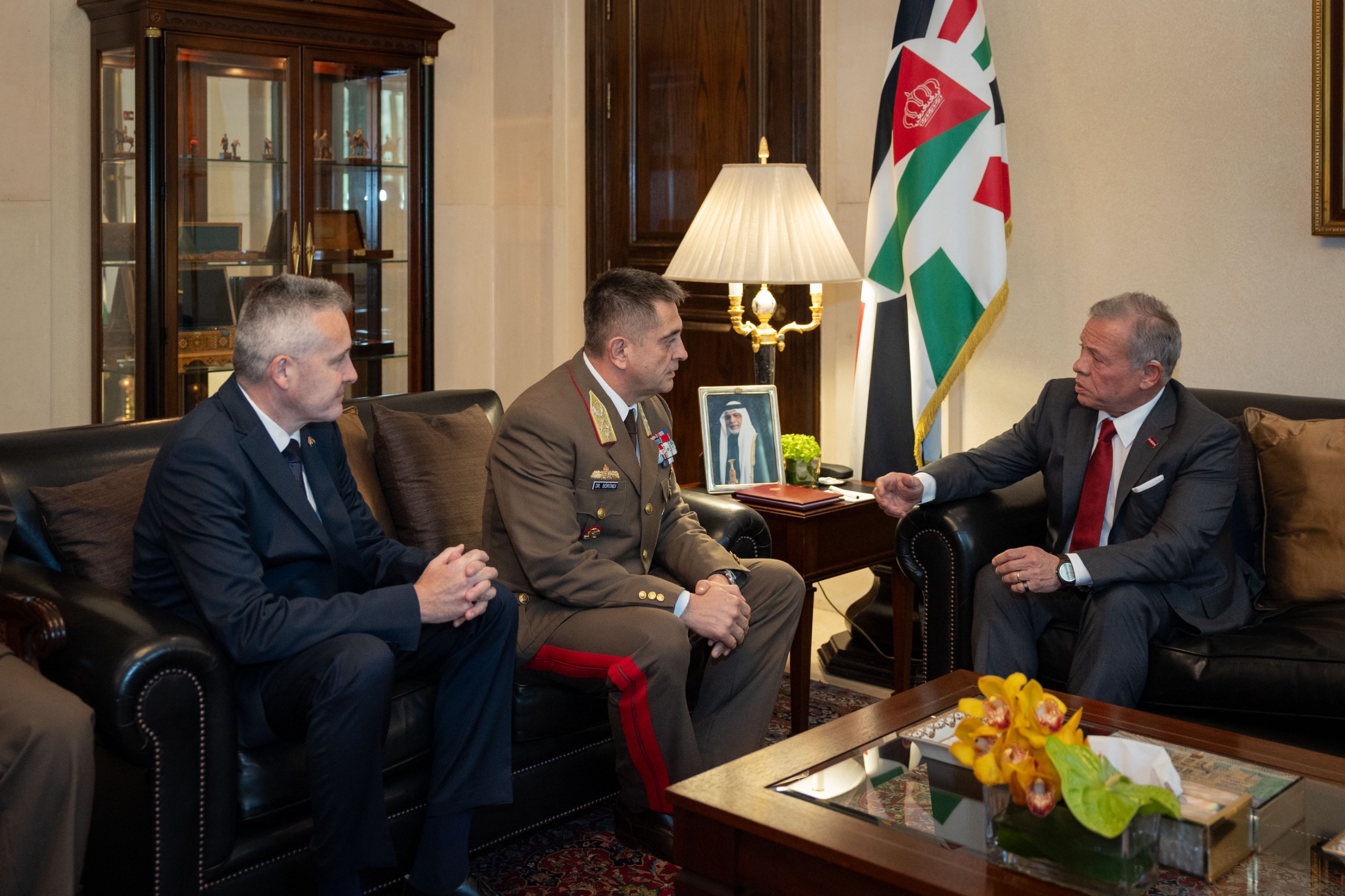 King meets with Hungary chief of defence staff