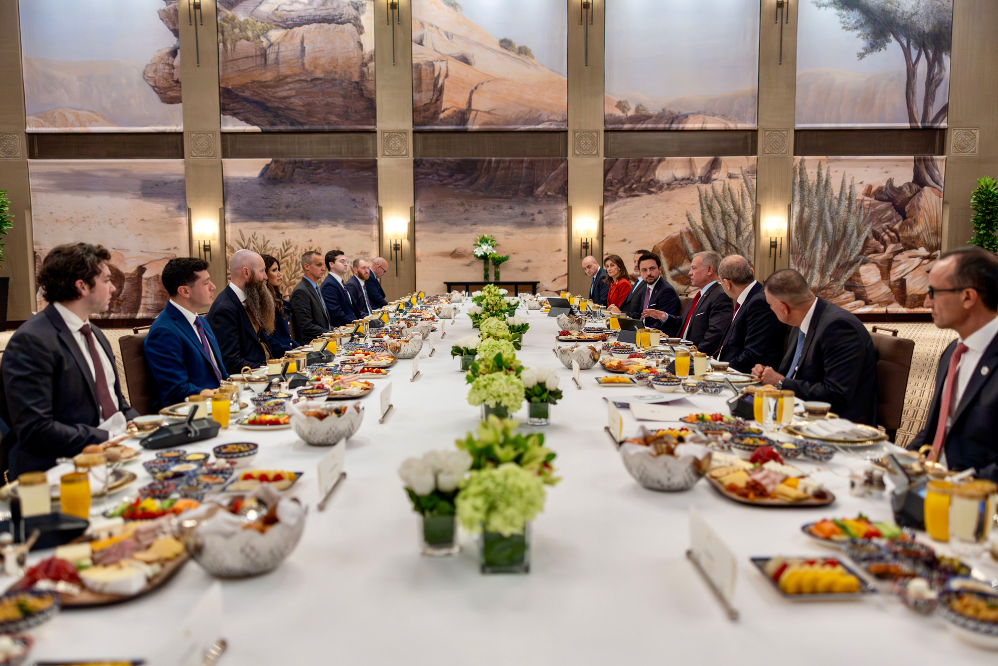 الملك يبحث مع وزيرة الأمن الداخلي الأمريكية سبل تعزيز التعاون