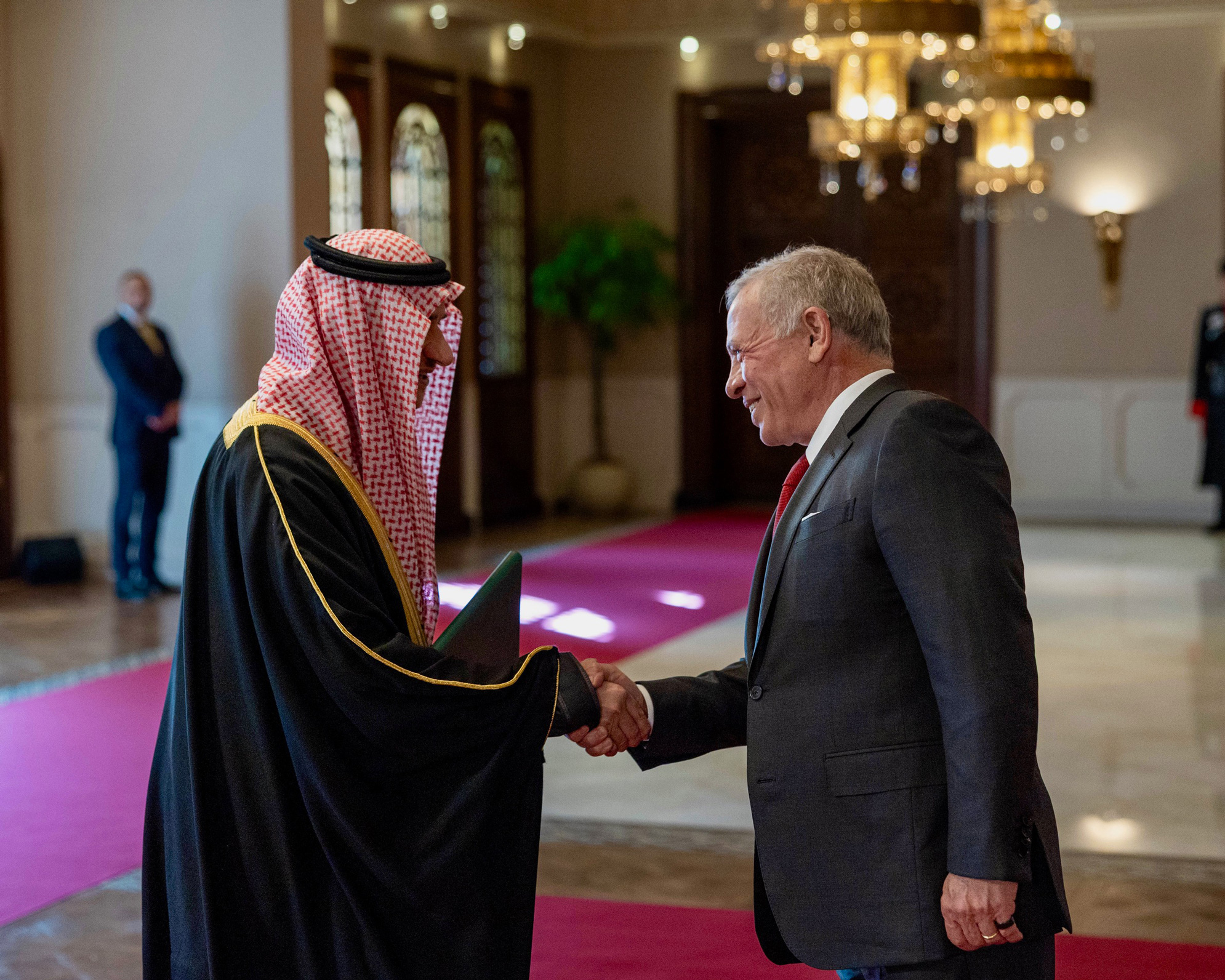 King accepts credentials of new ambassadors