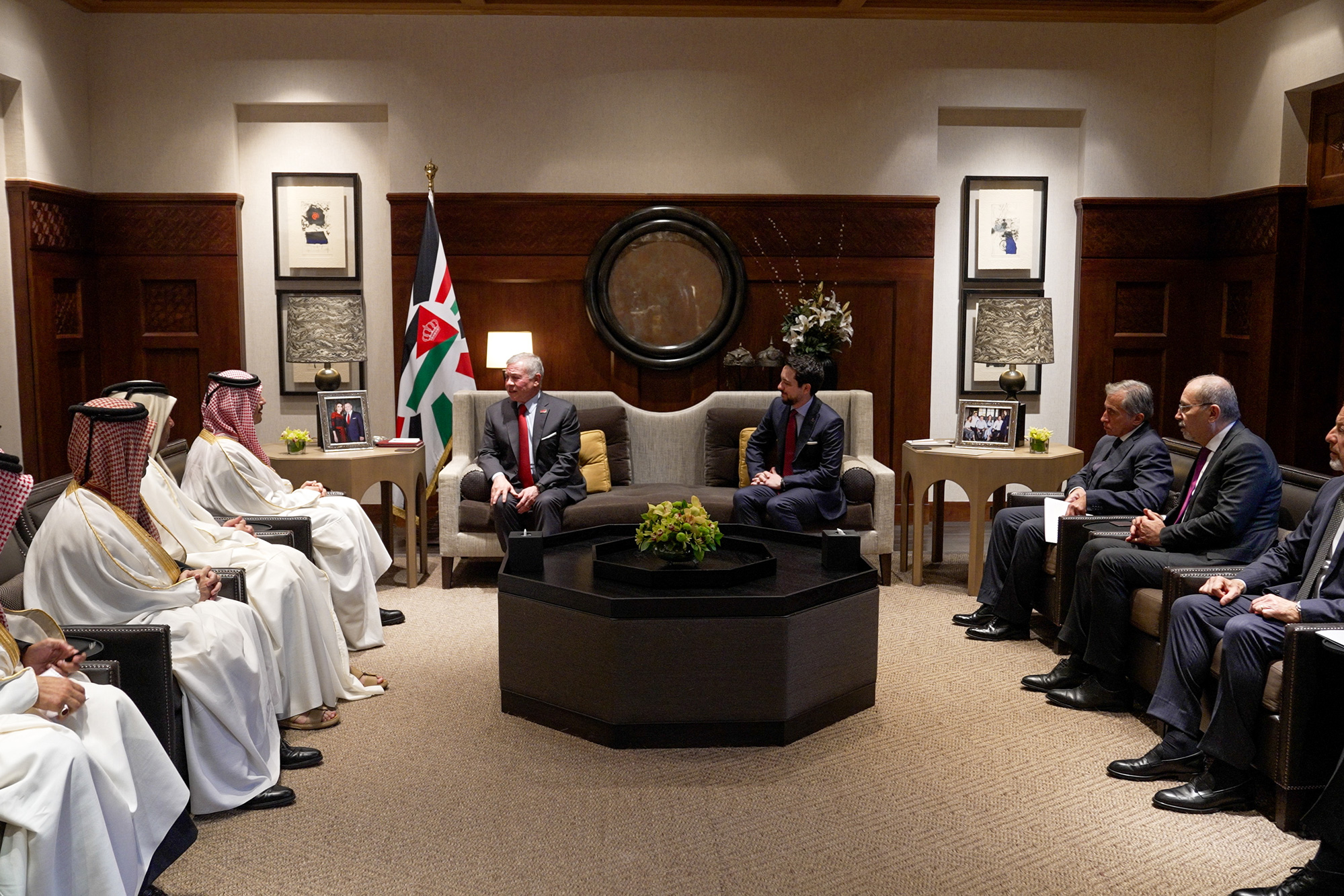 King receives Qatar PM