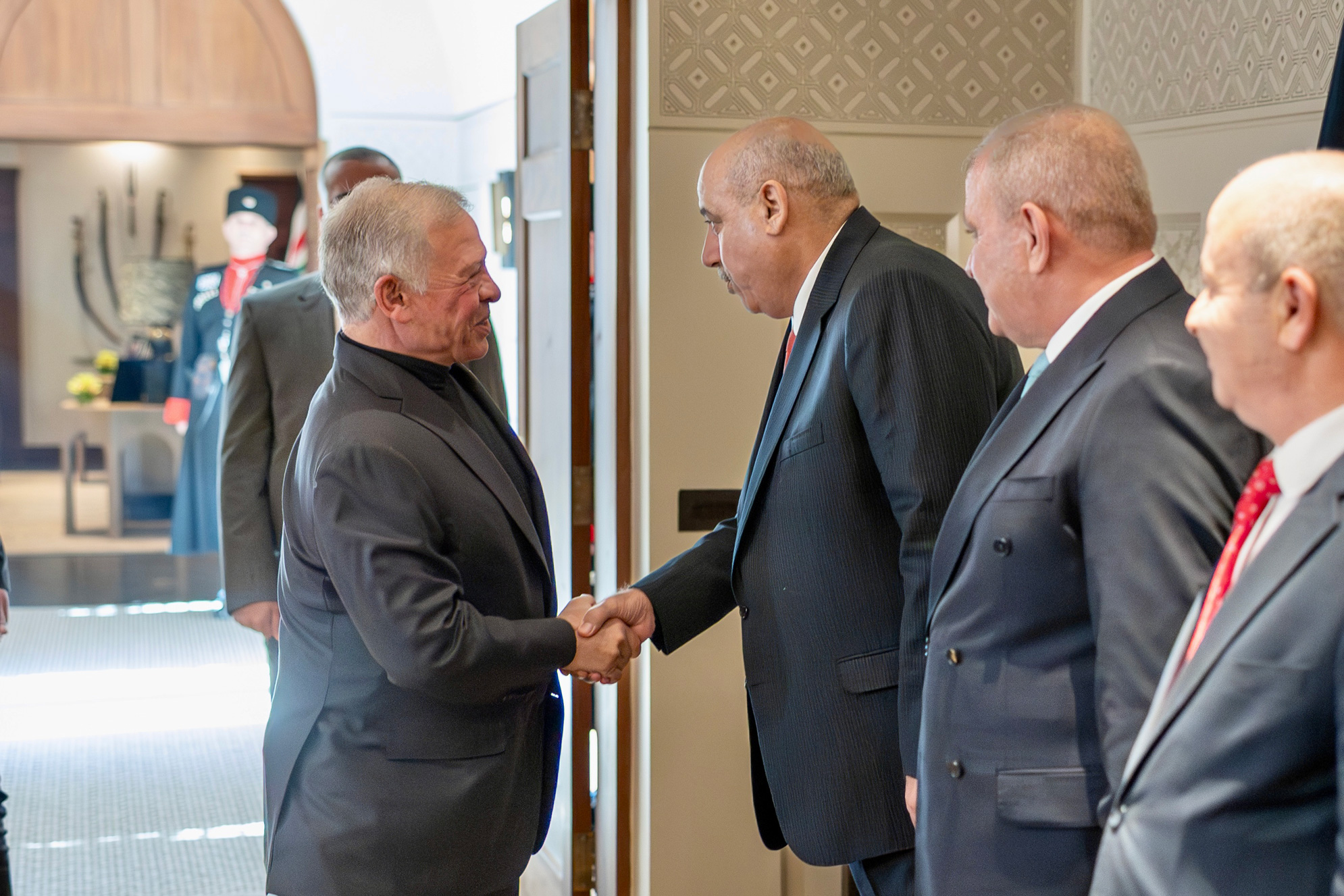 King meets with House of Representatives&rsquo; permanent office