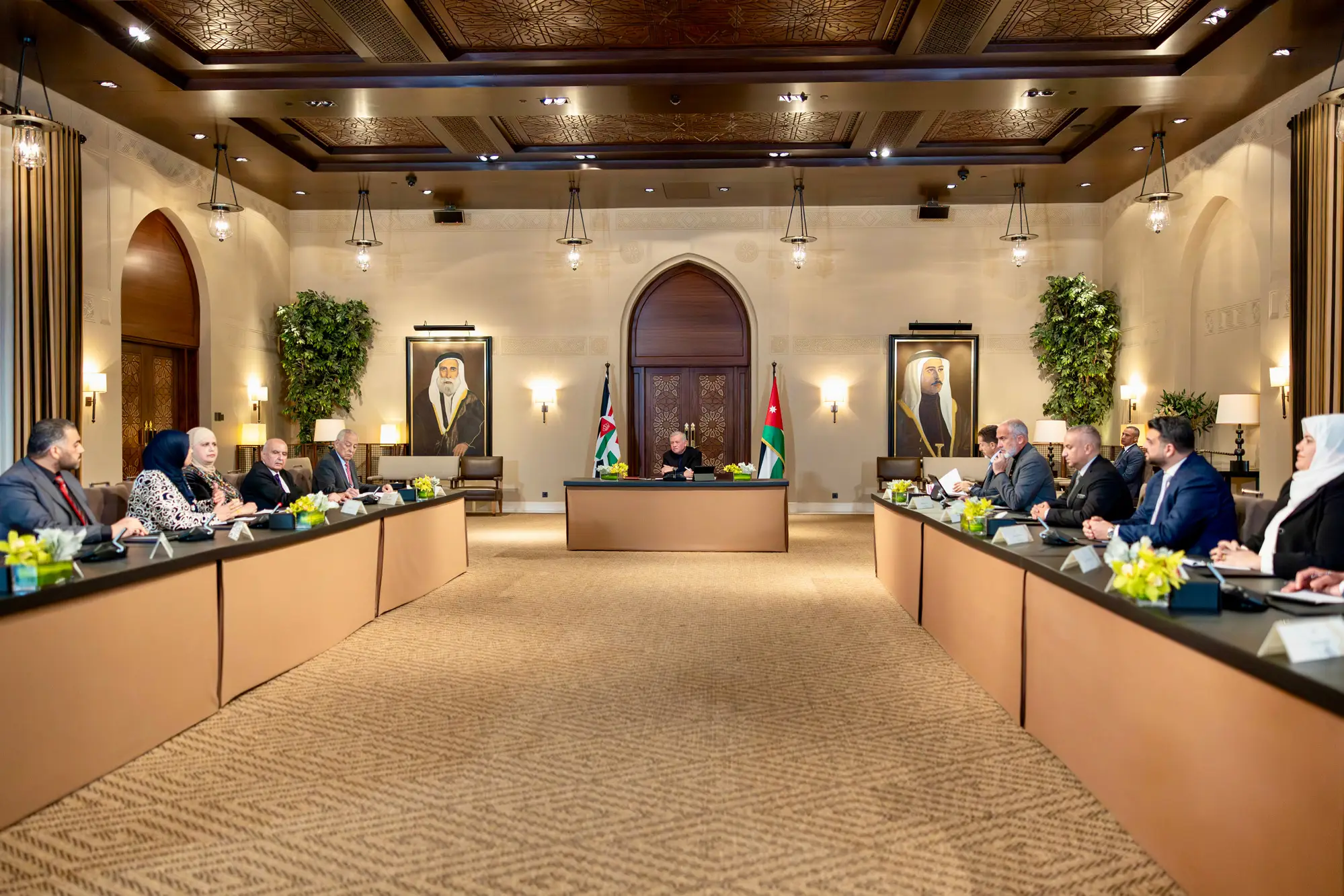 King meets with leaders of national humanitarian initiatives