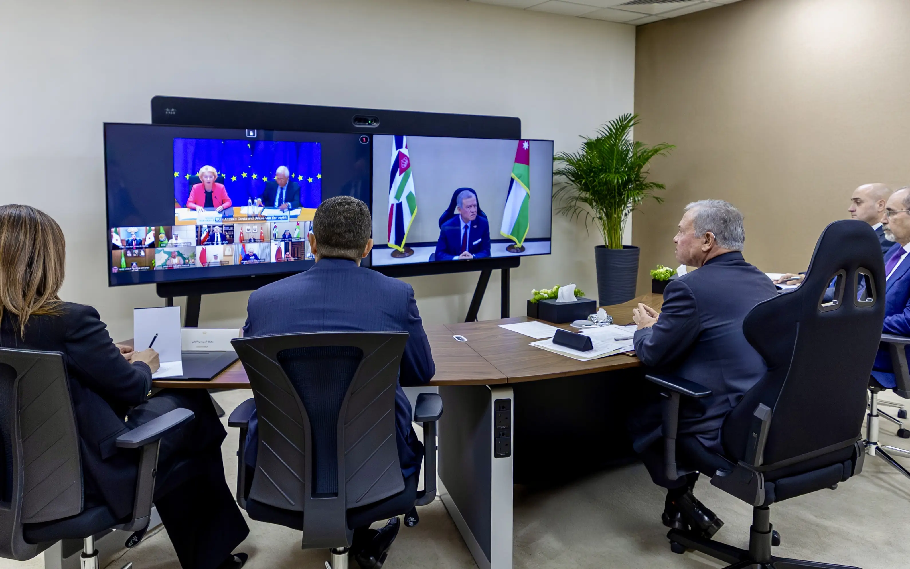 King, world leaders participate in international meeting on Middle East developments