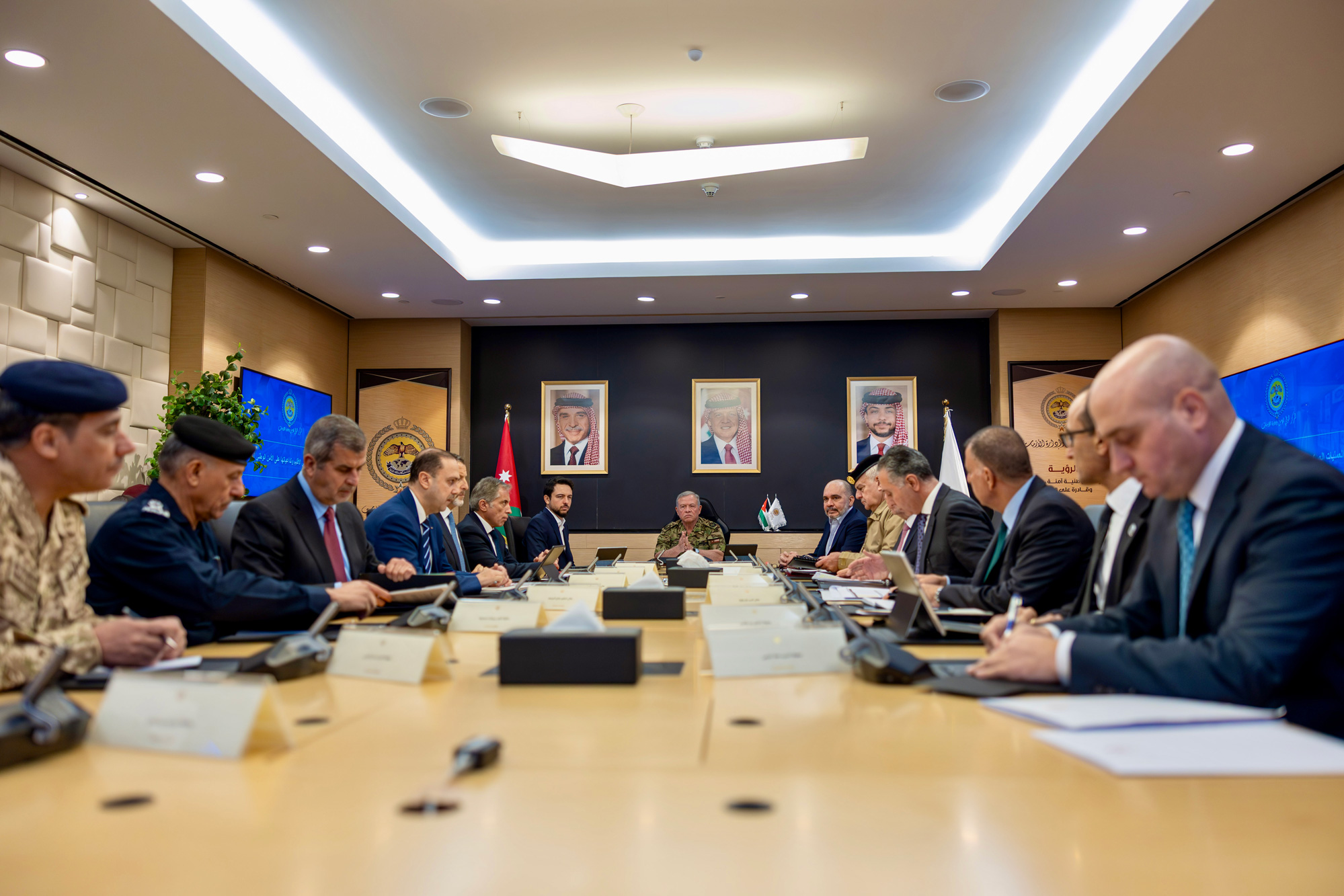  King chairs meeting at crisis centre to review readiness of state agencies to deal with impact of regional developments