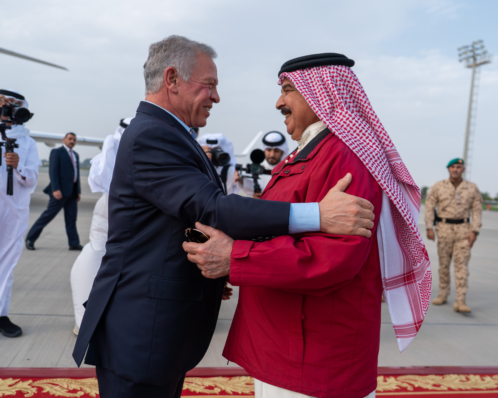 King begins visit to Bahrain