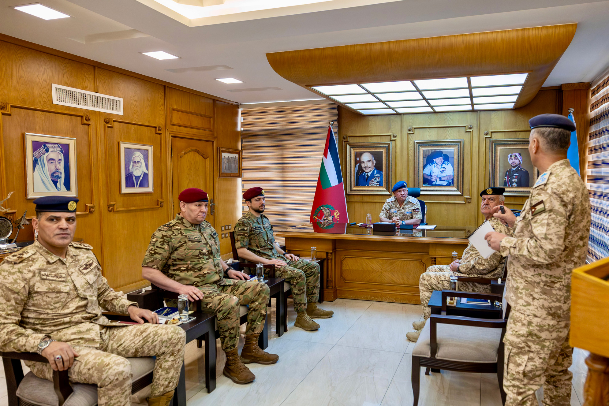 King visits Royal Jordanian Air Force Command