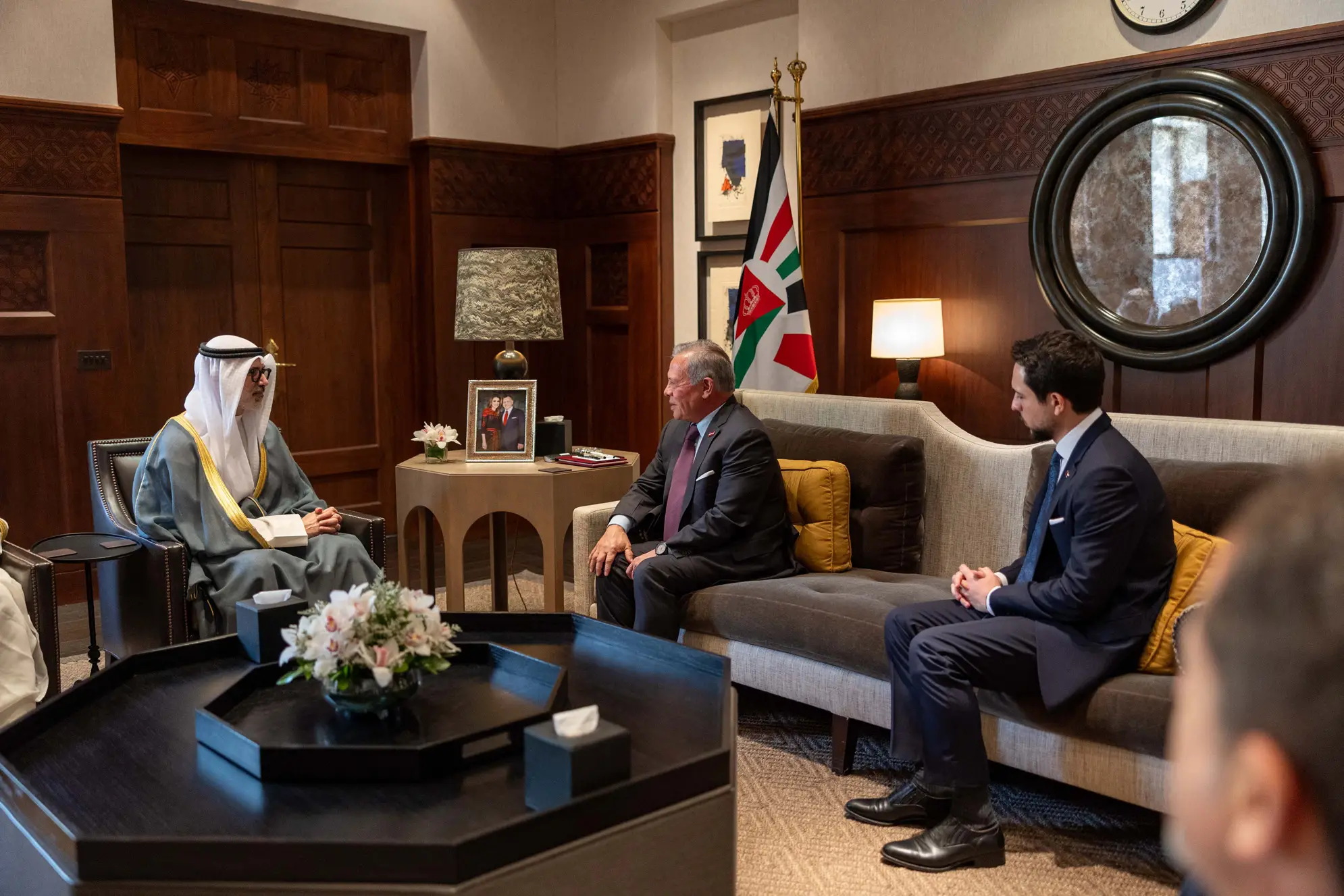 King receives Kuwait foreign minister