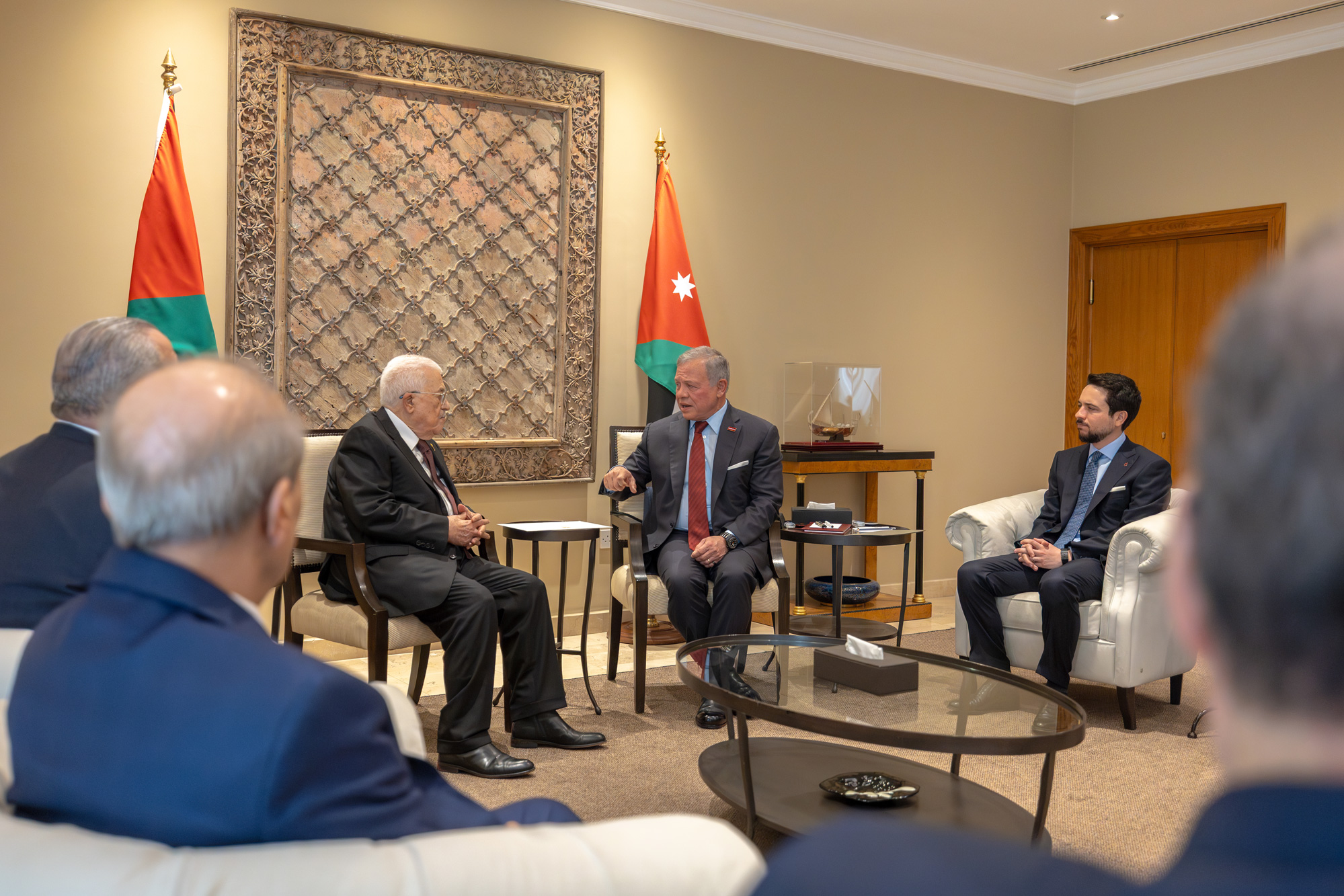 King, Palestinian president discuss situation in Palestinian territories
