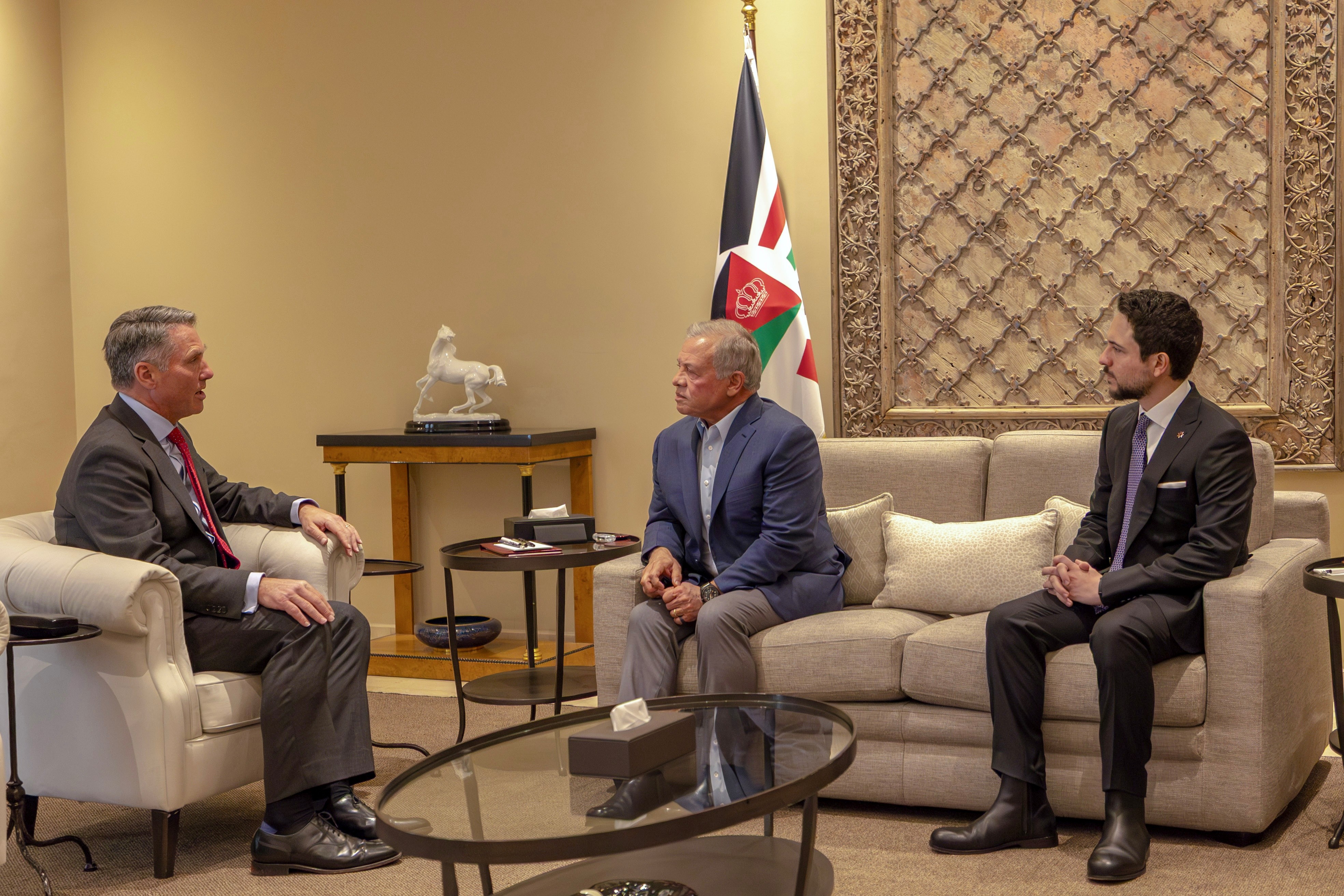 الملك يستقبل وزير الدفاع الأسترالي