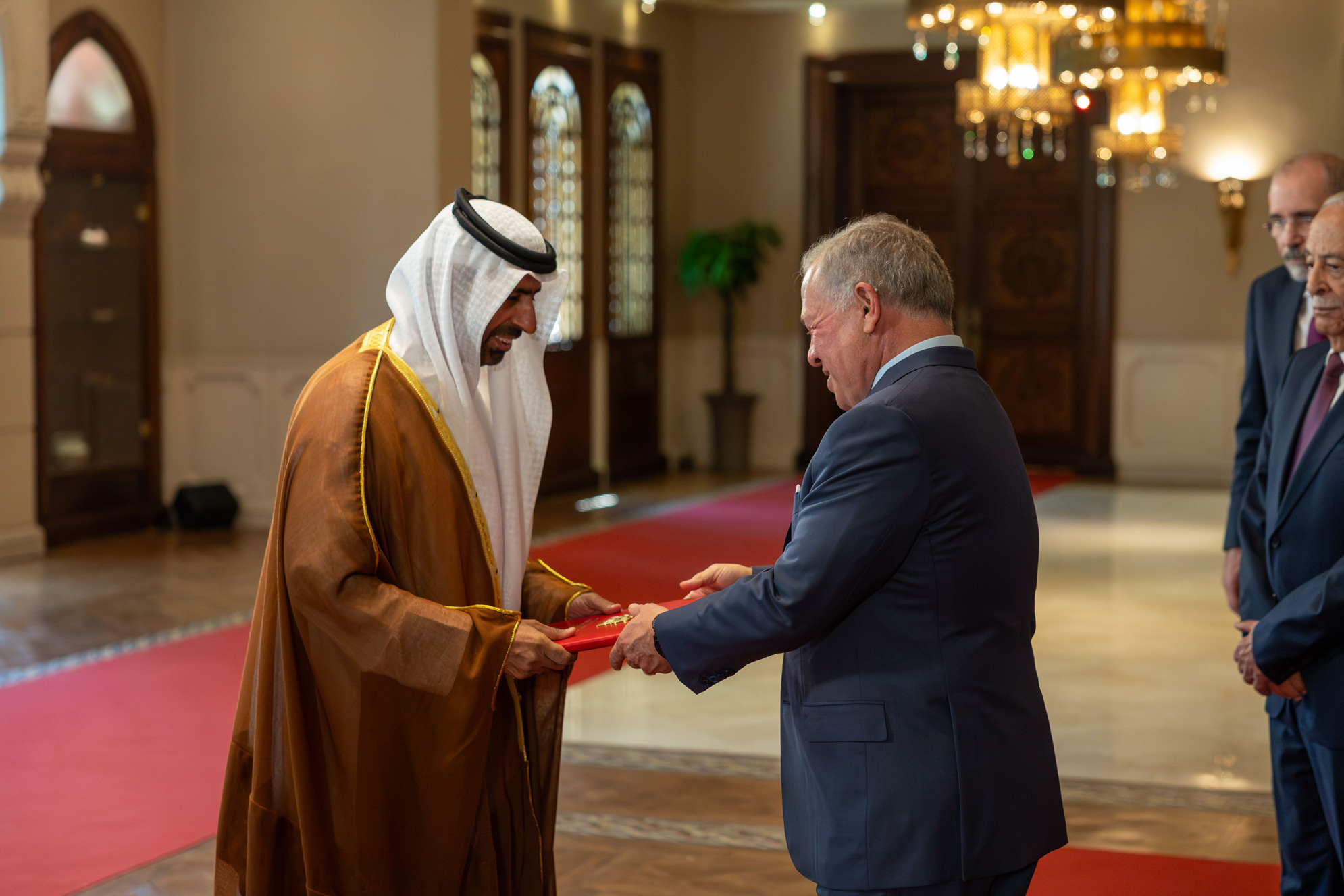 الملك يتقبل أوراق اعتماد عدد من السفراء