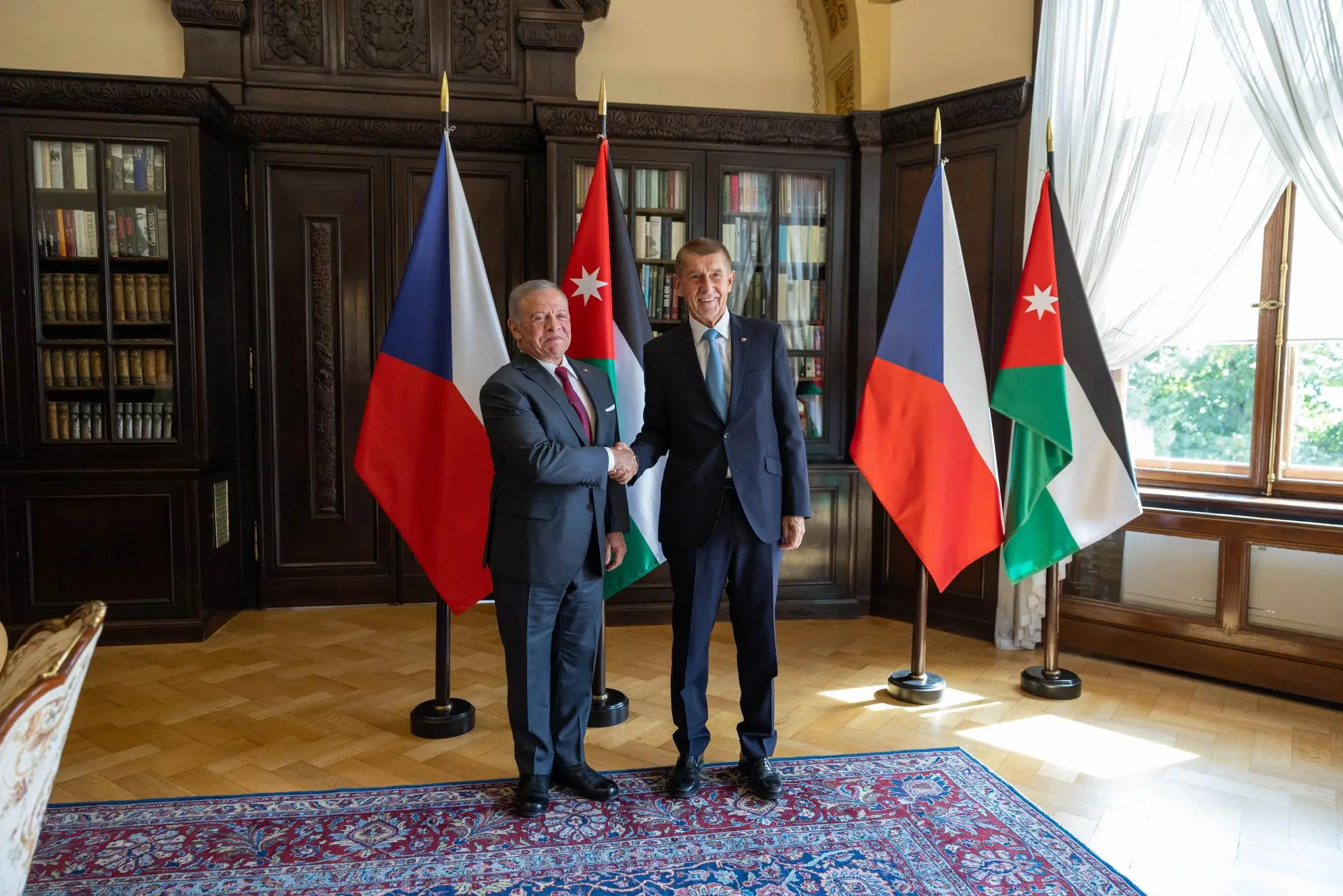 King meets with prime minister of Czech Republic in Prague