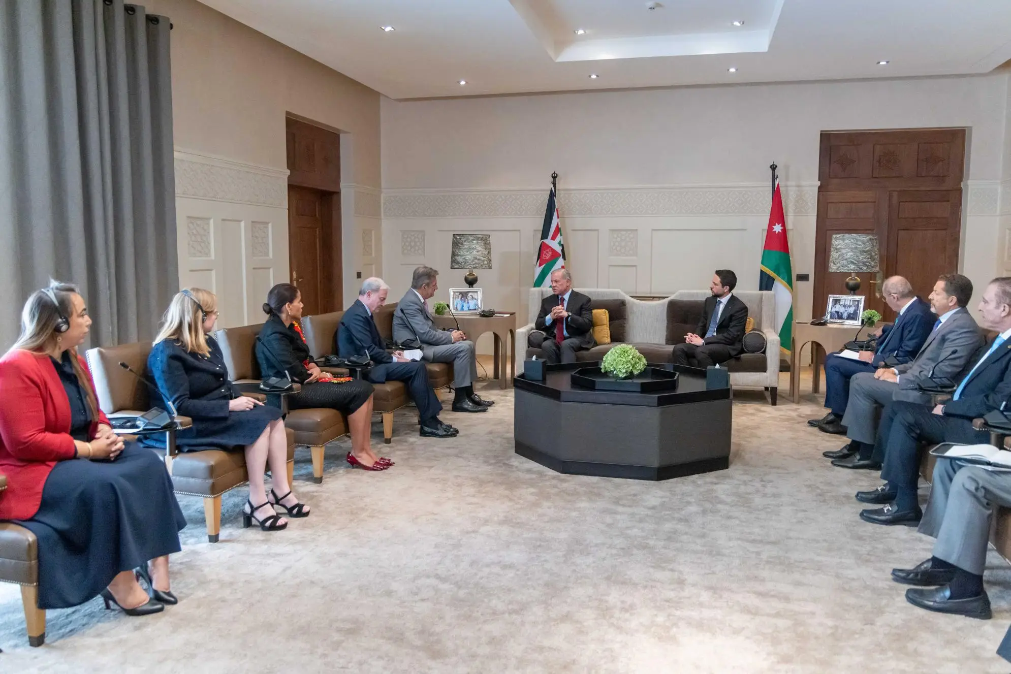 King receives France Parliament delegation 