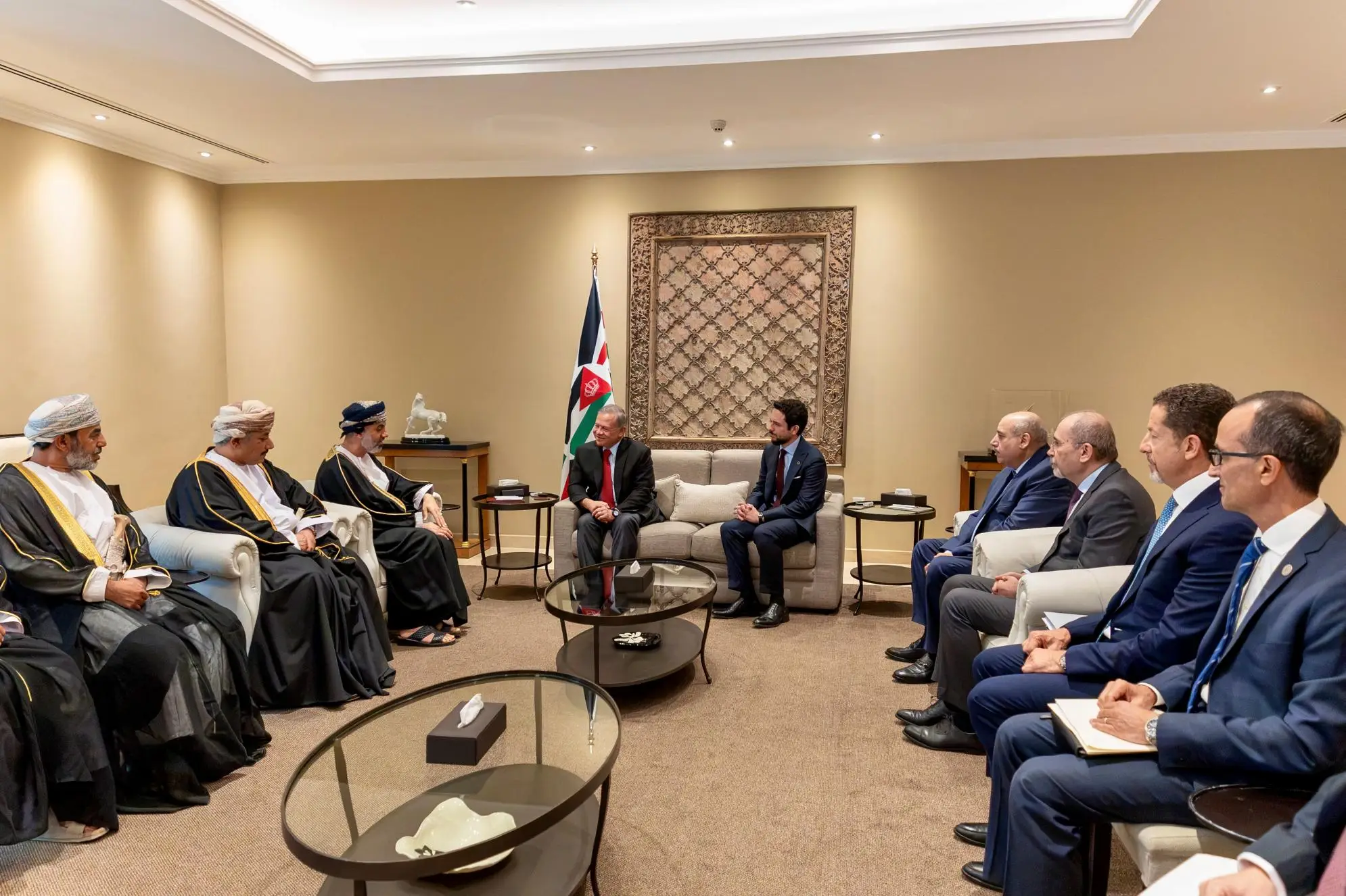 King receives Oman shura council chairman