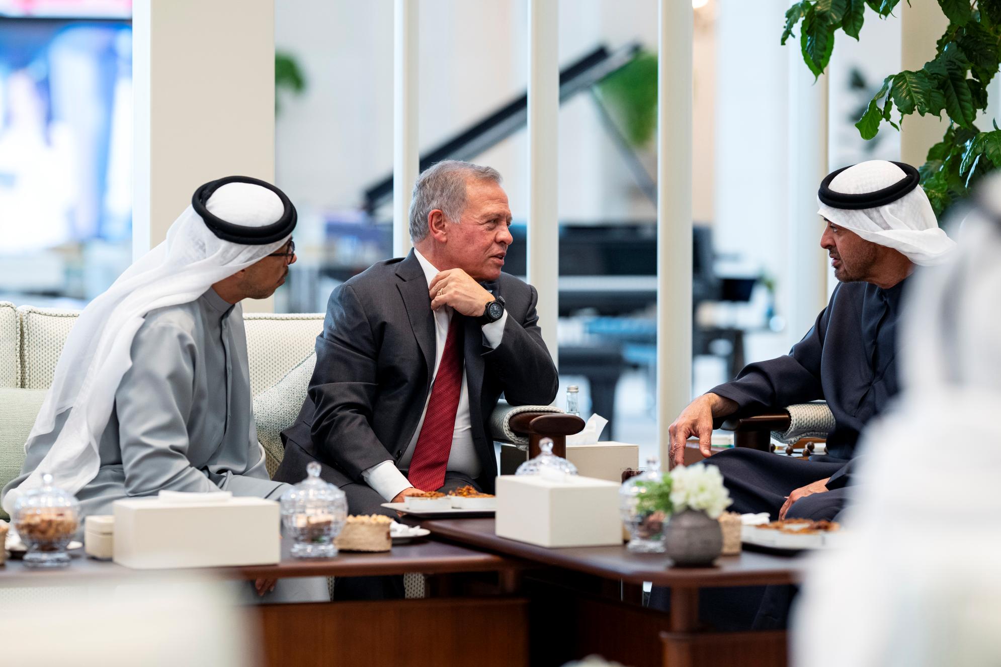 King, UAE president hold talks in Abu Dhabi