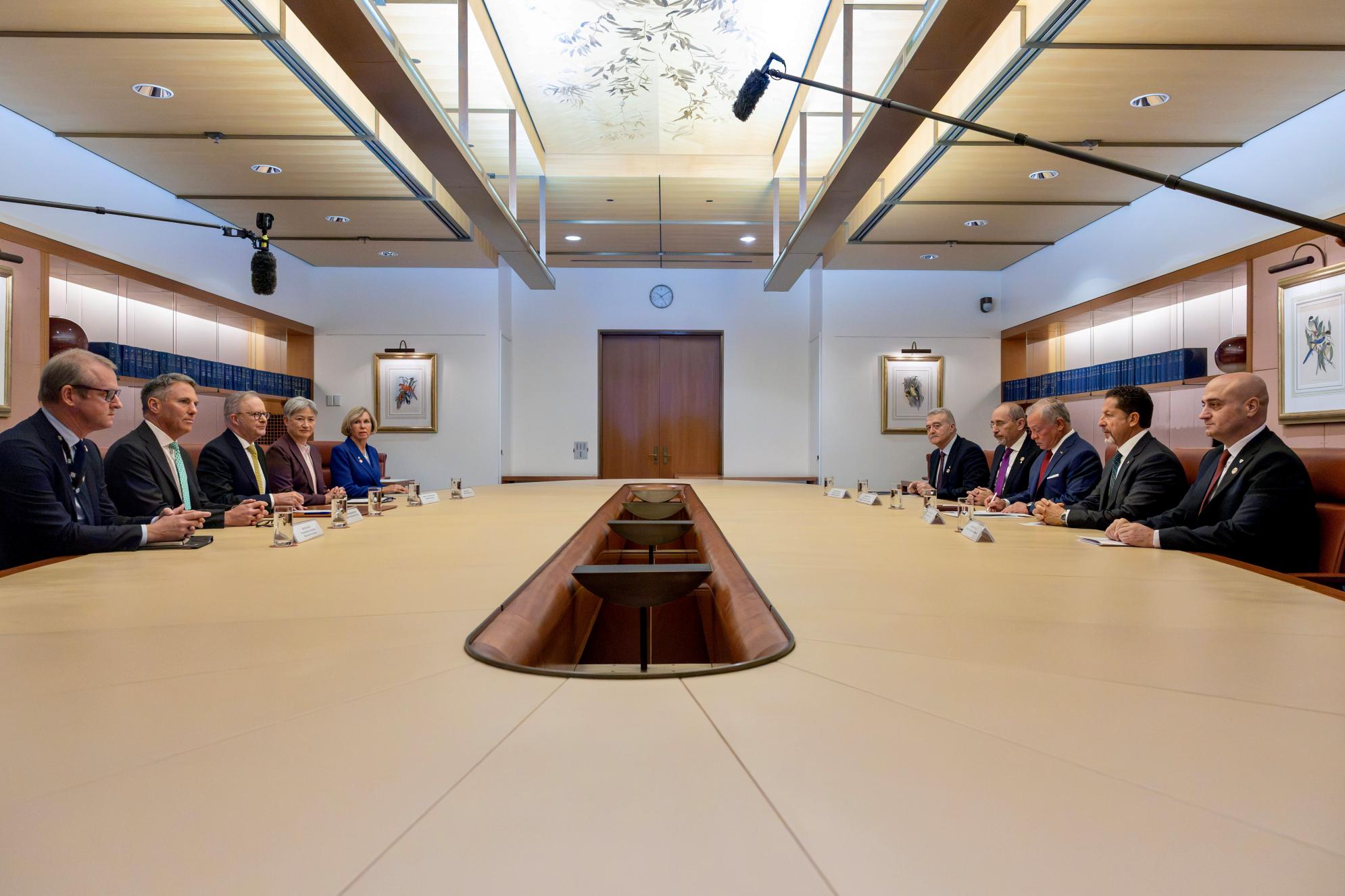 King holds talks with Australia PM