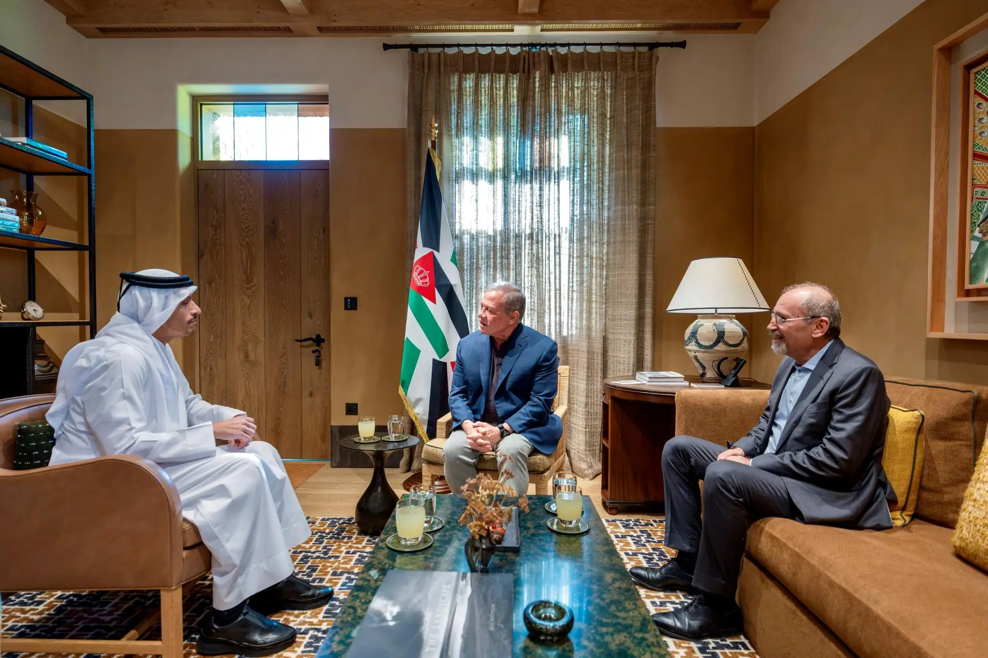 King receives Qatar PM